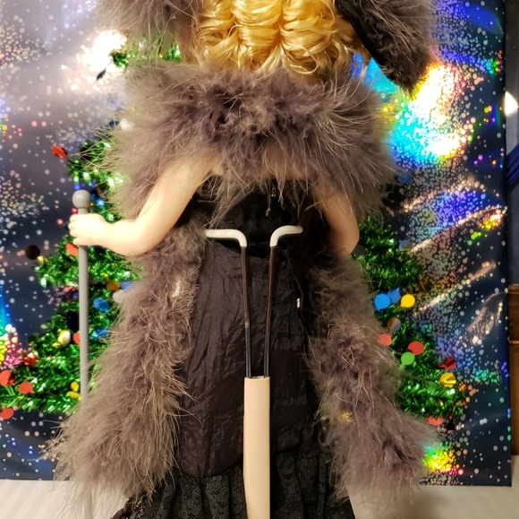 Collectible Effenbee Mae West - Picture 2 of 2